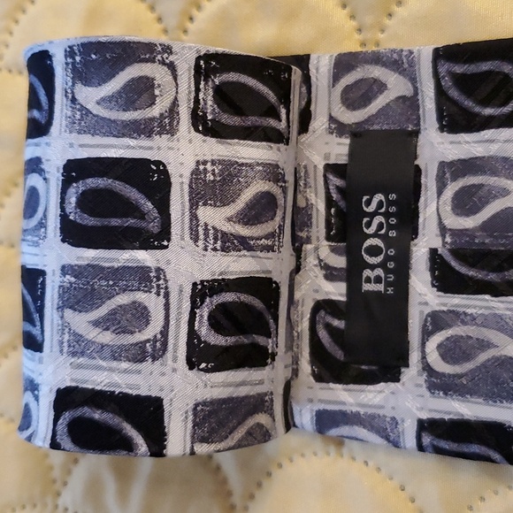 Men's Necktie - Picture 2 of 3